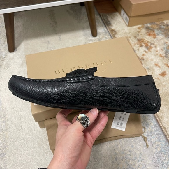 Like New Men’s Size 11.5 Burberry Silverstone Grainy Leather Loafer In Black - Picture 7 of 14